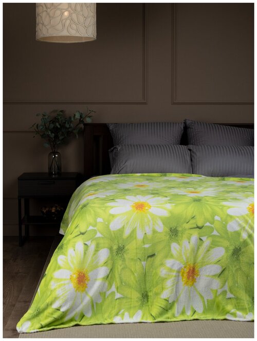Плед TexRepublic Absolute 180х200 см, 2 спальный, велсофт, покрывало на диван, теплый, мягкий, зеленый с принтом Ромашки