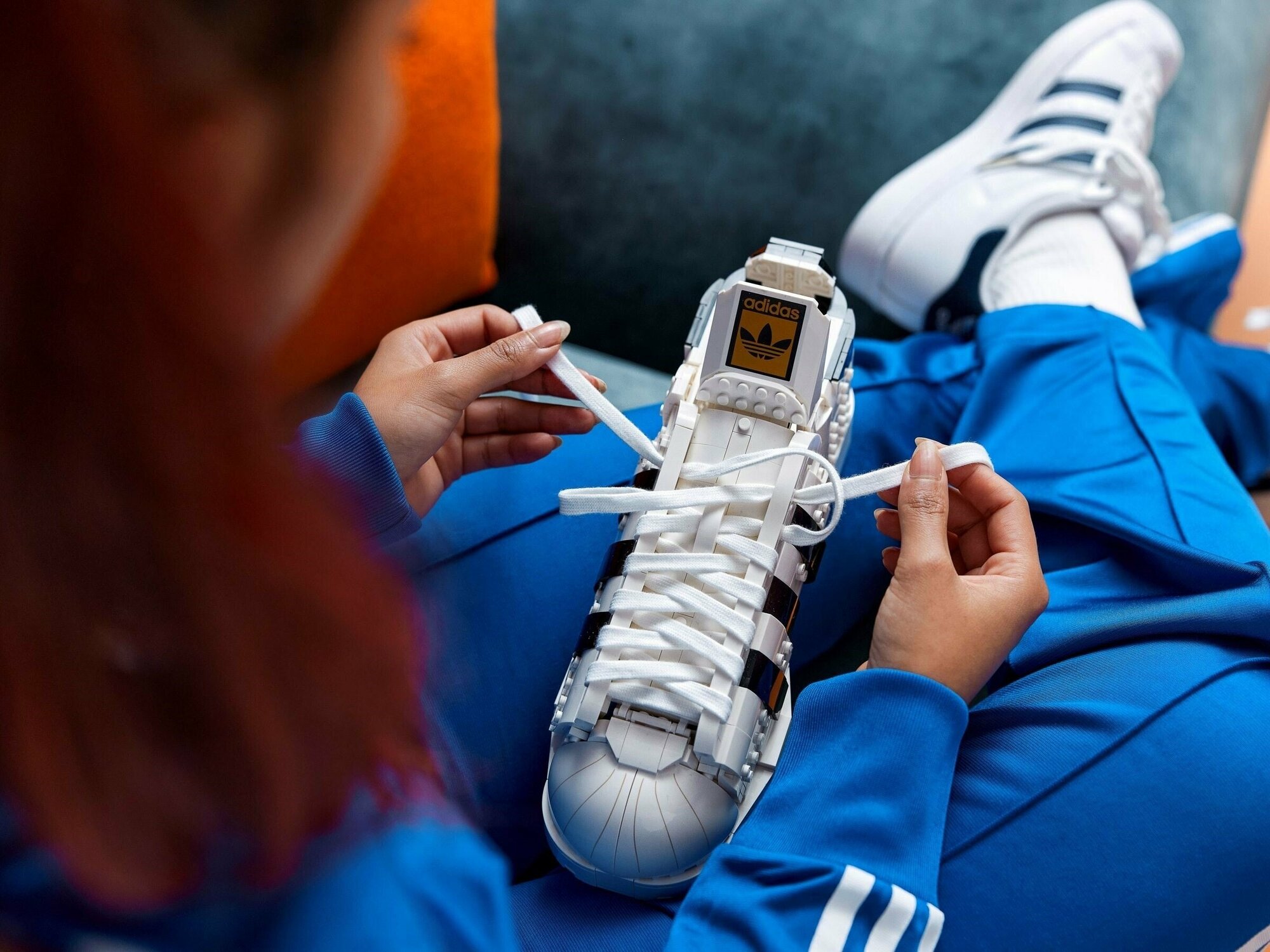 Конструктор Lego Icons Кроссовки Adidas Originals Superstar, - фото №10