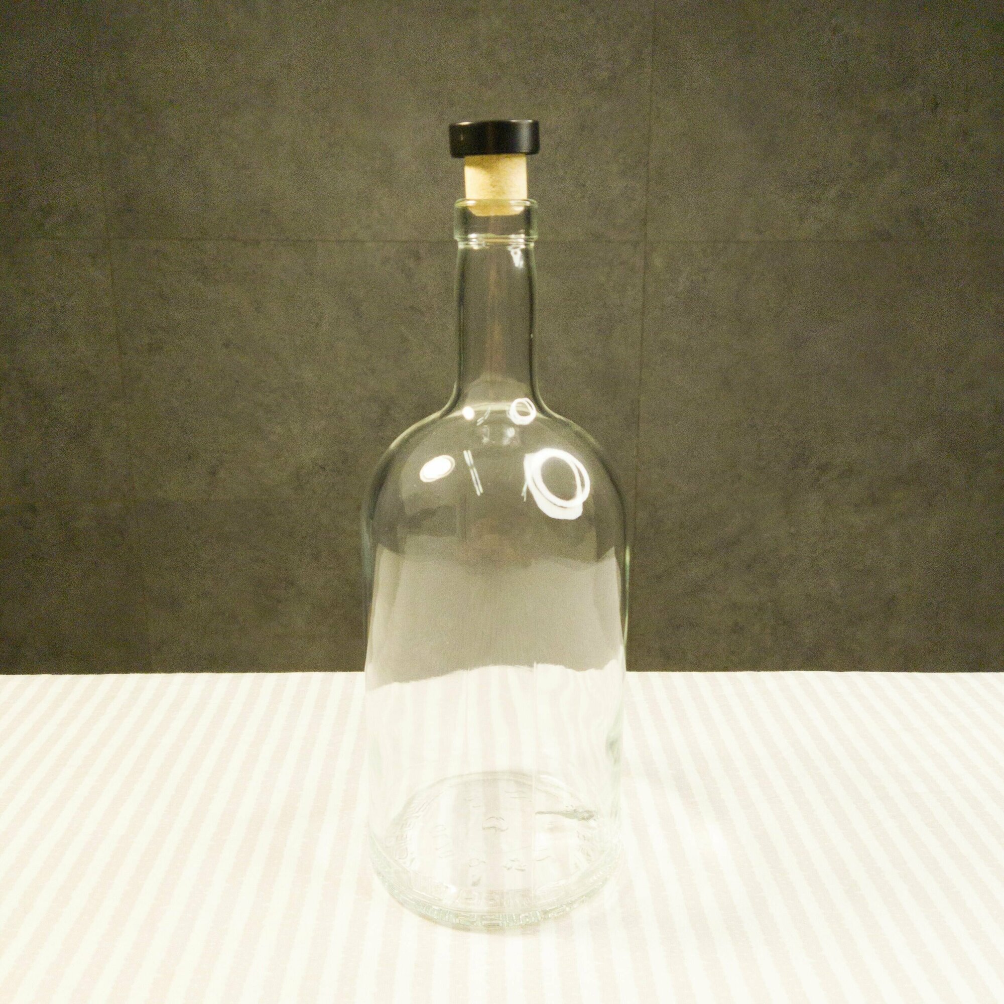 Бутылка стеклянная с пробкой, 1000 мл, 1 шт