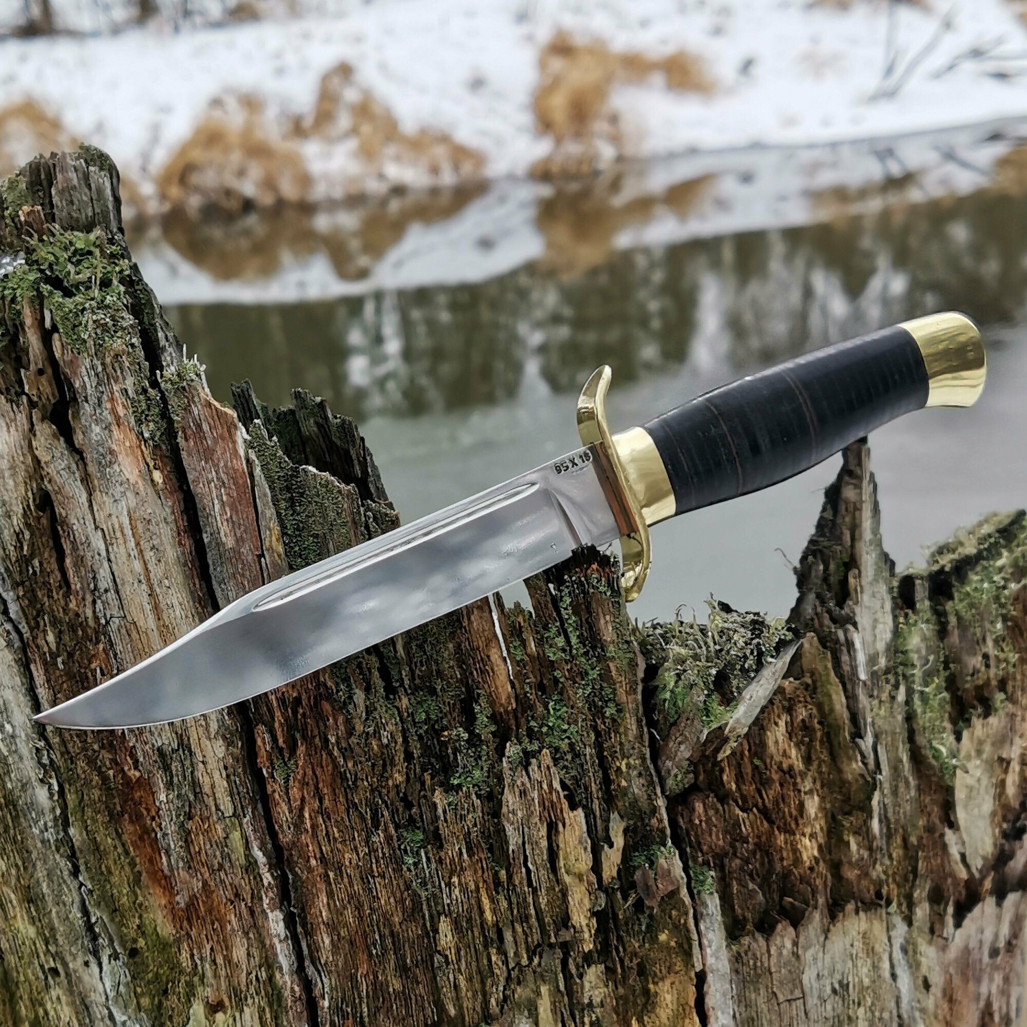Нож разведчика НР-40 классический из кованой нерж. стали 95Х18 с литьём из латуни, рукоять кожа