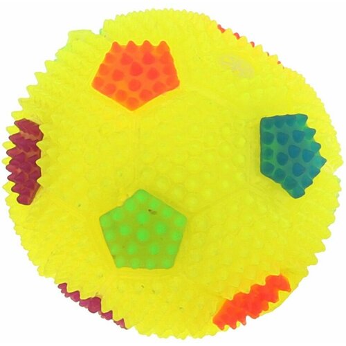 Пэт тойс (Pet toys) Игрушка для собаки Мяч-футбольный д7см h7см, ПВХ, с пищалкой, светящаяся, на картоне, цветная, цвета в ассортименте: зеленый, желтый, коралловый, фуксия (Китай) игрушка светофор тм maya toys майа тойс