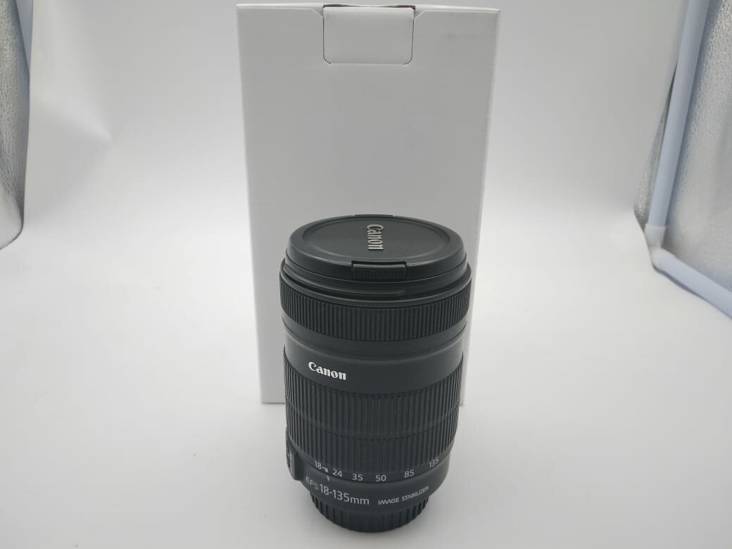 Объектив Canon EF-S 18-135mm f/3.5-5.6 IS, черный