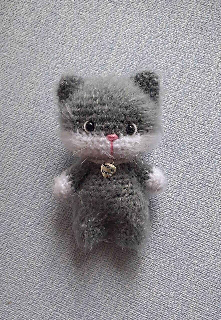 фото Игрушка вязанная ручной работы "Котёнок"