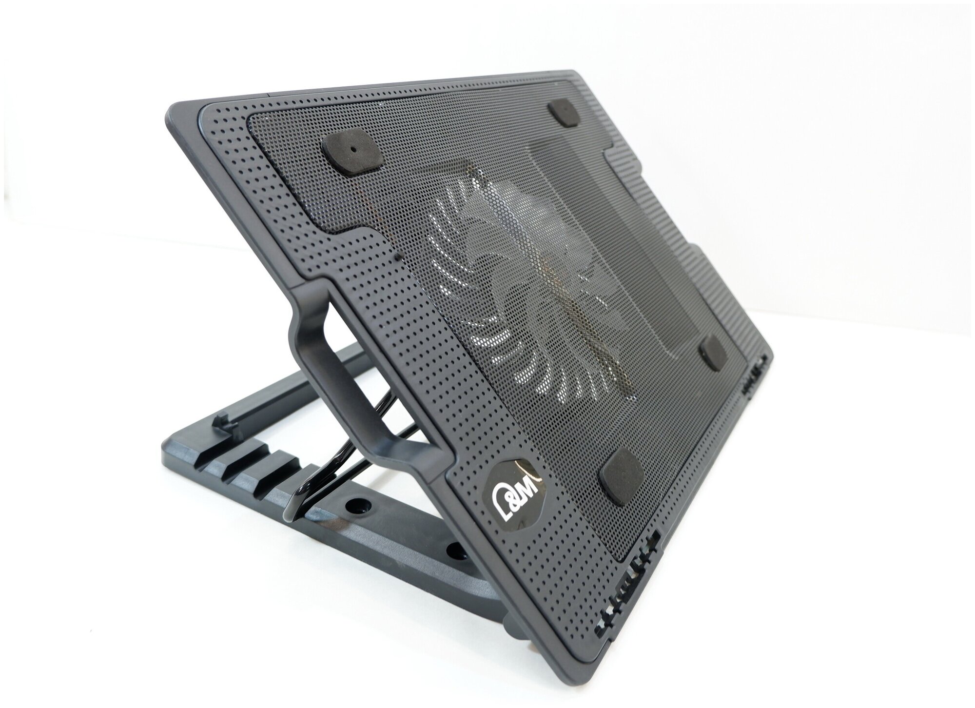 Подставка для ноутбука с охлаждением до 15 дюймов. Wind Cool LM-928 2xUSB, 1 вентилятора 140мм, 15dBA, 700-1400 RPM, 370x265x33мм, черная