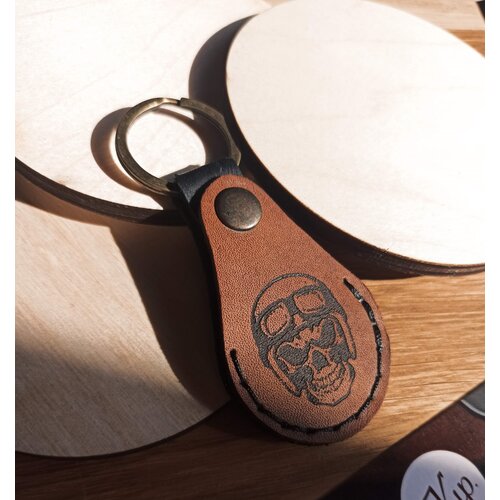фото Брелок-чехол кожаный для метки, медиатора, ключей от домофона. череп. байкер. jkupercraftsman