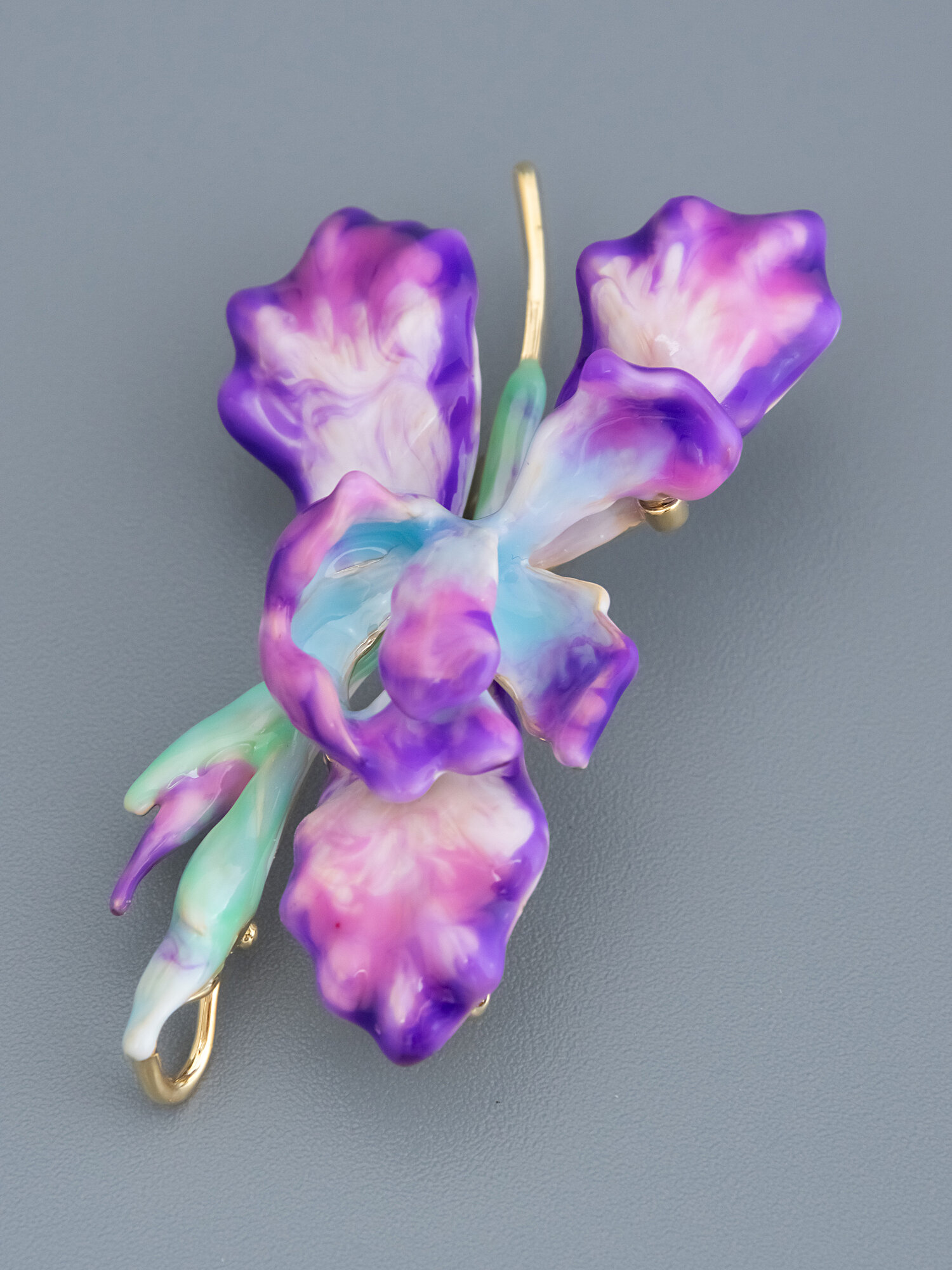 Брошь ЖемАрт, эмаль, 1 шт., зеленый, фиолетовый — фото 1