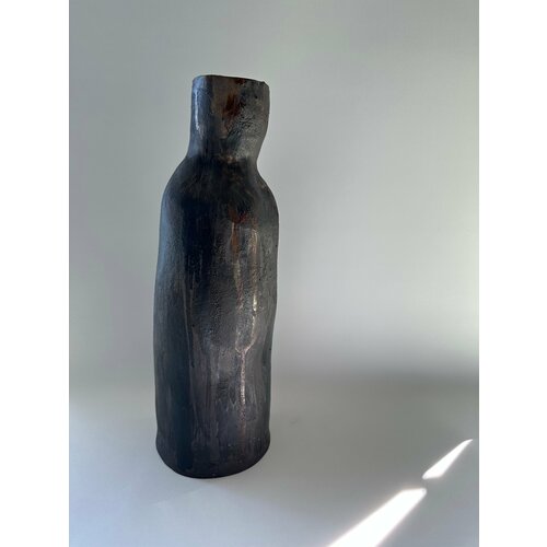 Чёрная керамическая минималистичная ваза с фактурой камня ручной работы