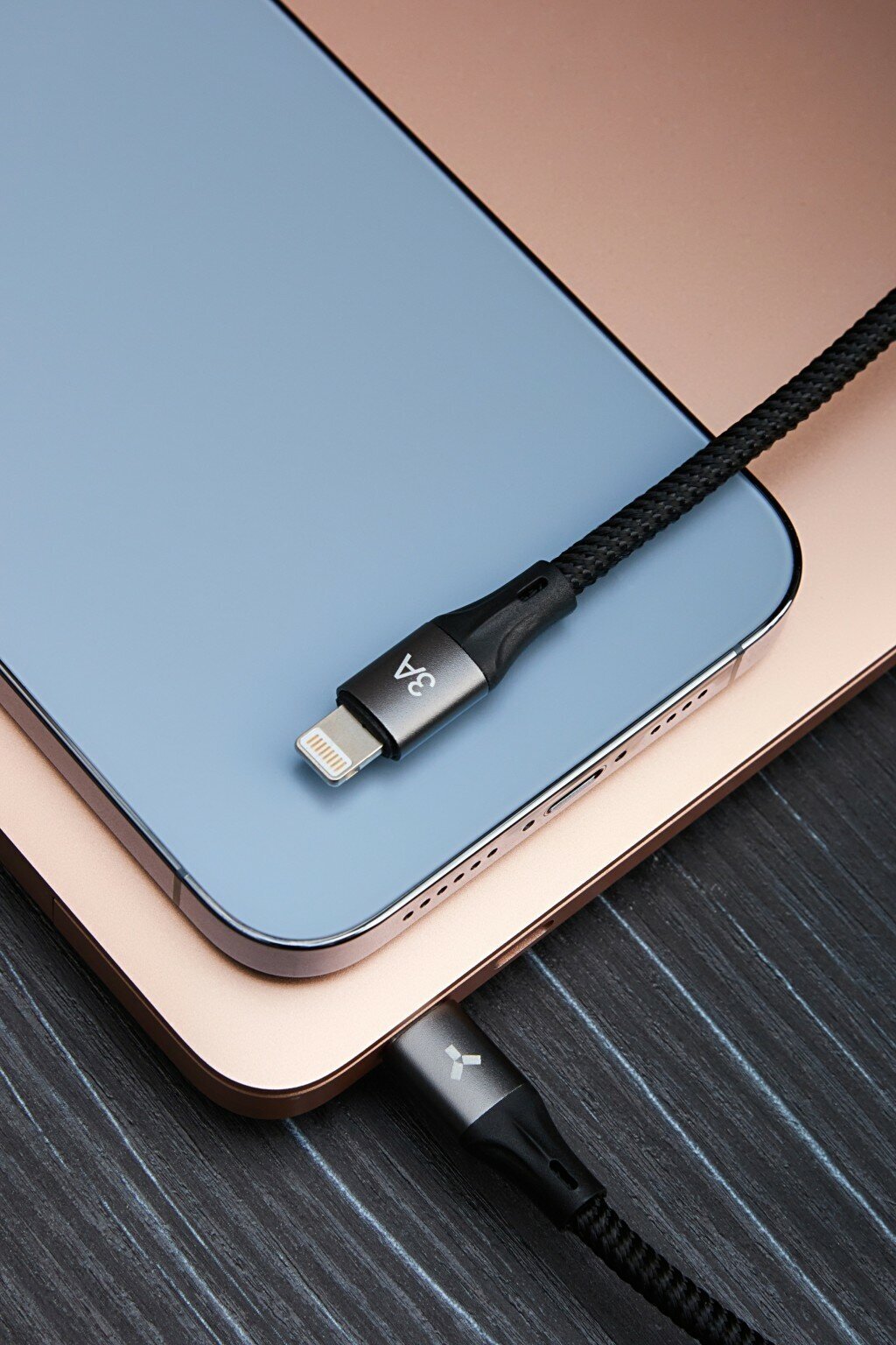 Кабель для быстрой зарядки Accesstyle USB Type-C - Lightning 30-F100M смартфонов iPhone, планшетов, ноутбуков, черный — фото 1