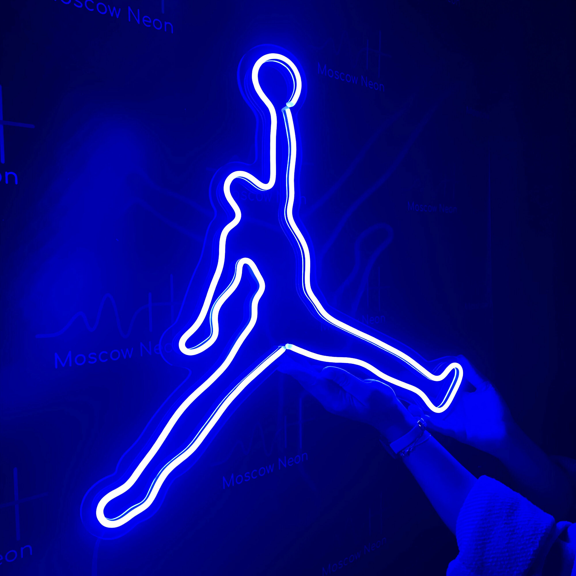 Неоновая вывеска / светильник декоративный в виде логотипа Nike Jordan (Джордан) с диммером - фотография № 3