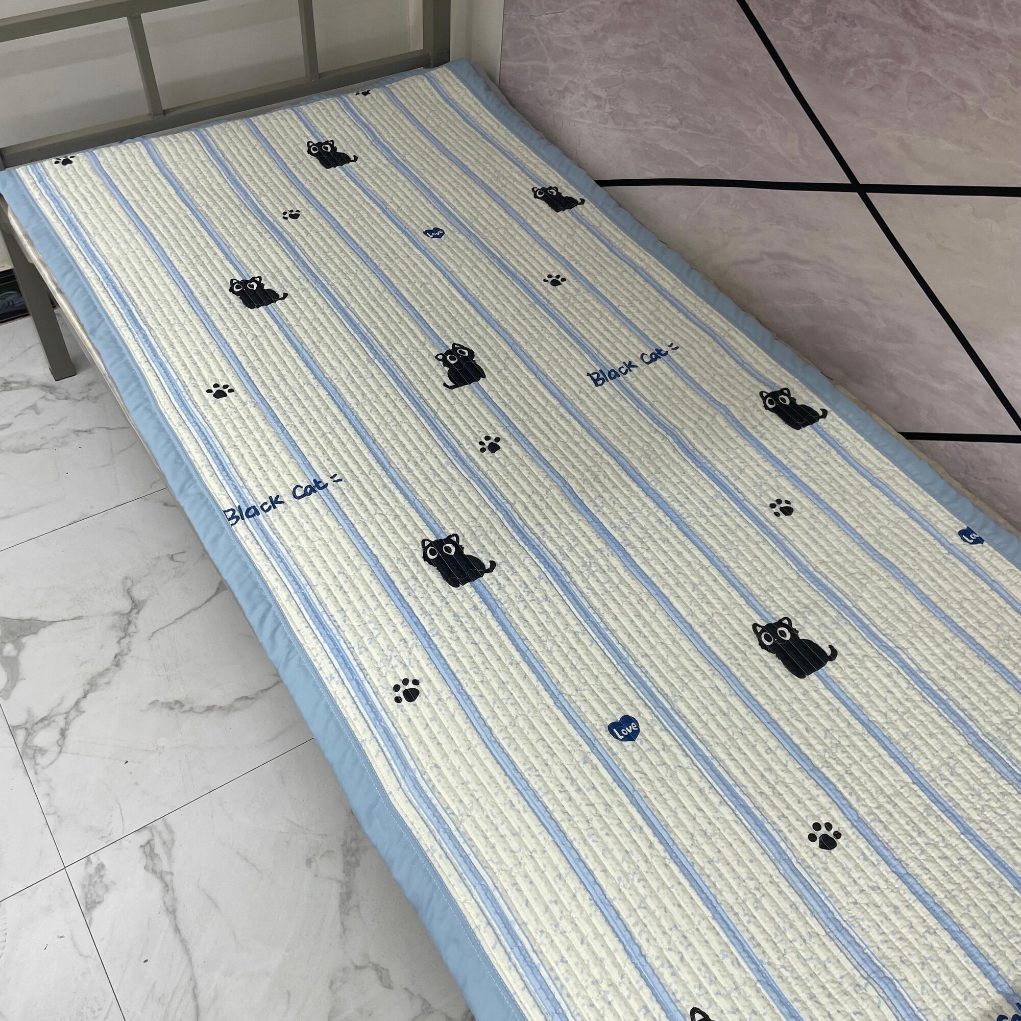 фото Кровать "Lucky Cat", 120x220 см