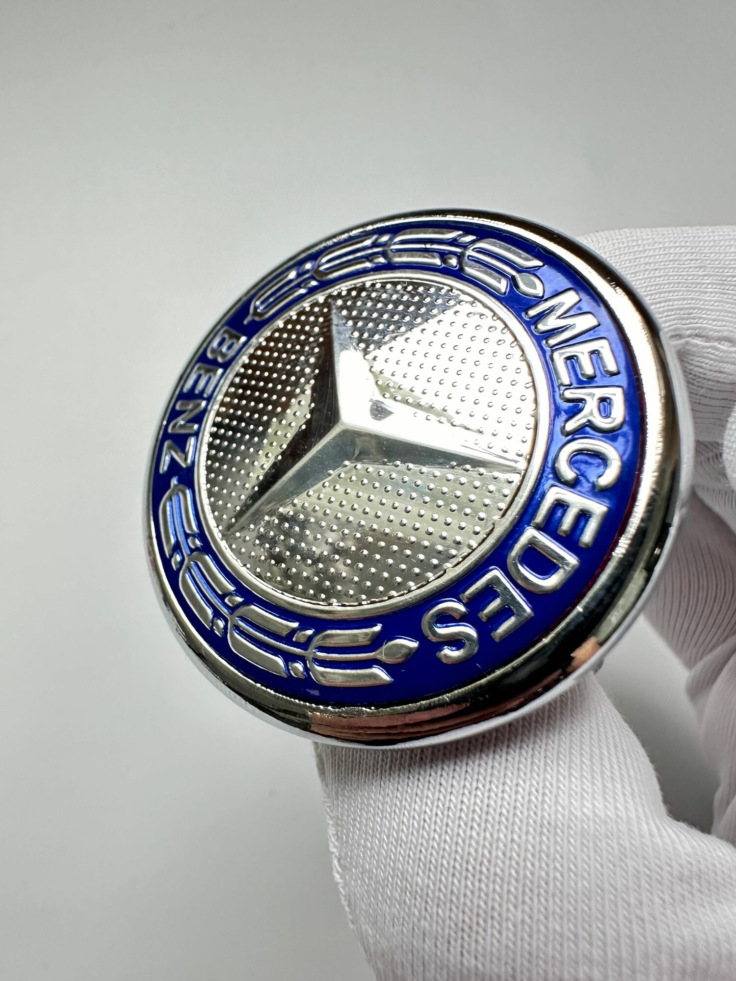 Эмблема Mercedes на капот резьба, Шильдик Мерседес 1шт.