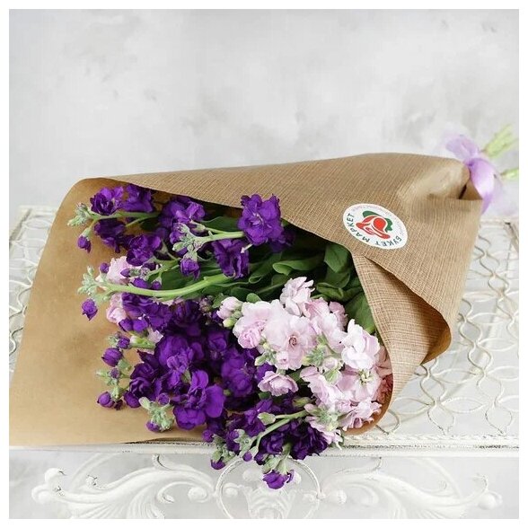 Букет цветов из розовой_фиолетовой матиол 60 см