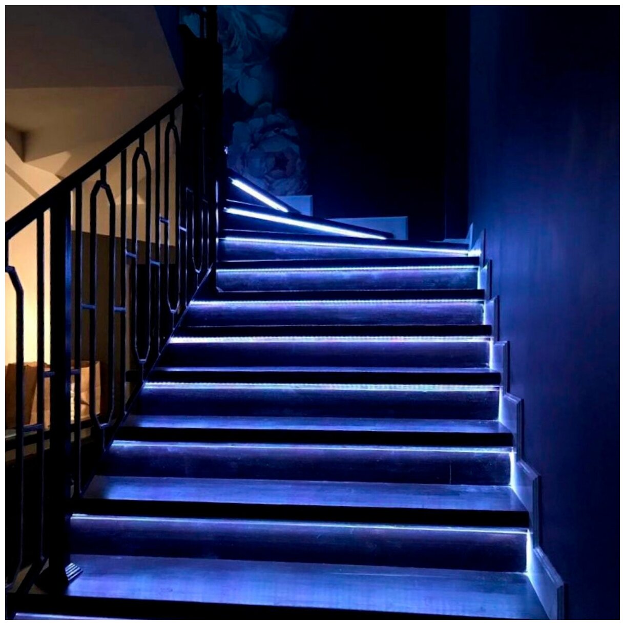 Умная подсветка лестницы с накладными датчиками движения, Uzens StairsLight, RGB, комплект, тёмное дерево