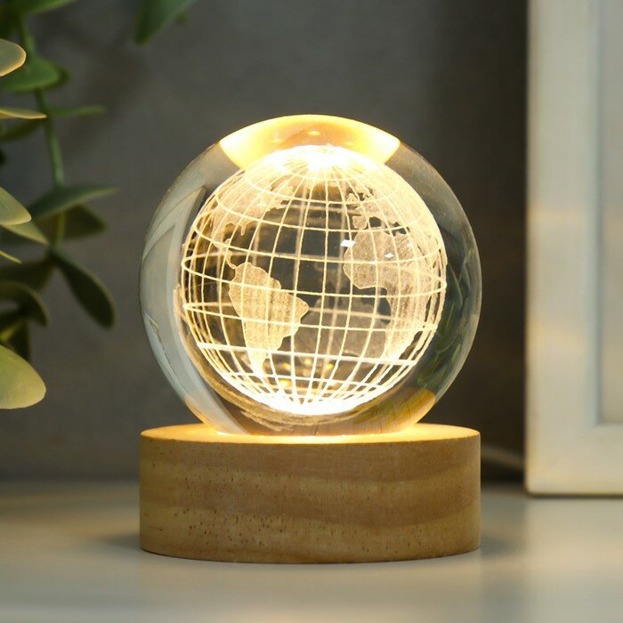 Сувенир стекло подсветка "Планета Земля" d=6 см подставка дерево, USB 6,5х6,5х7,5 см 9398579