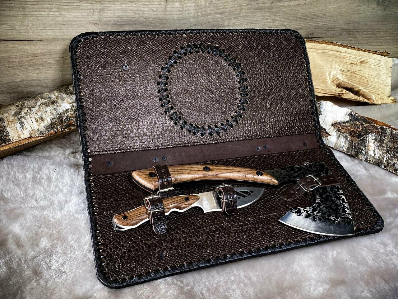 Топор Скиф с ножом в сумке (кожа)