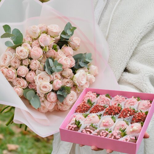 Изображение товара Букет из кустовых роз 9 шт «Розовое облако»и клубника в шоколаде 16-25, идеально для мамы и любимых девушек