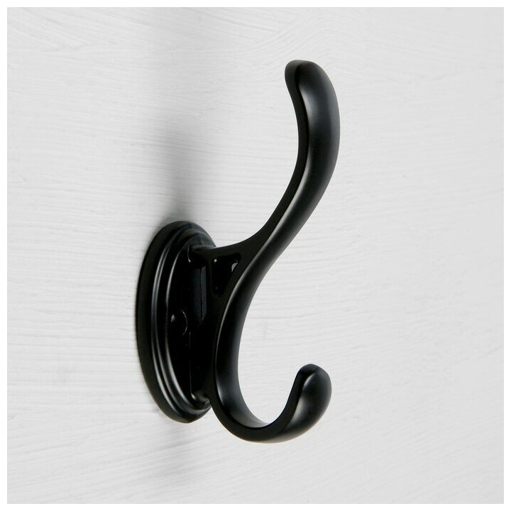 Крючок мебельный CAPPIO FLOW, двухрожковый, цвет черный - фотография № 6