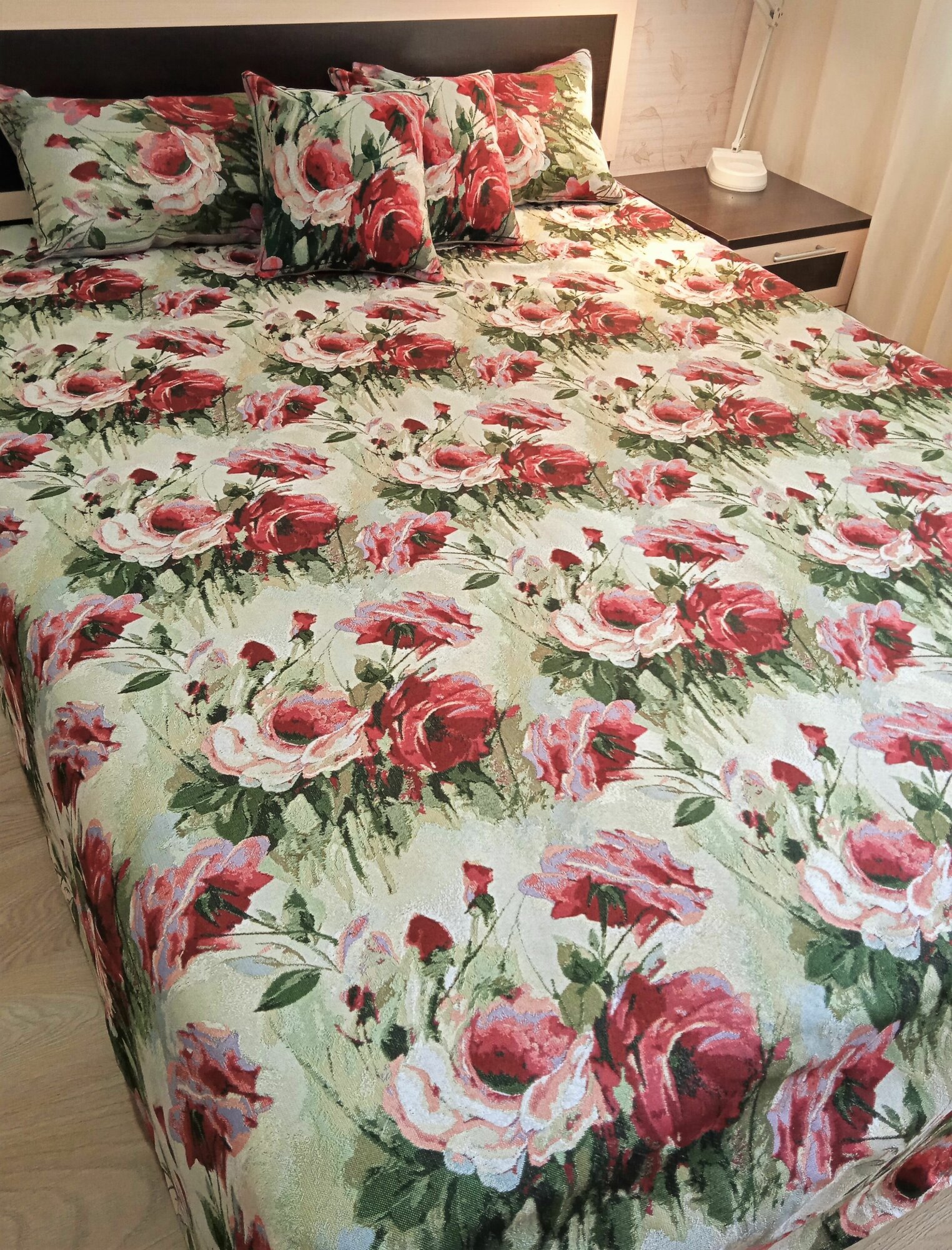 Покрывало гобеленовое Акварельные розы 2-спальный (180х200) - фотография № 2