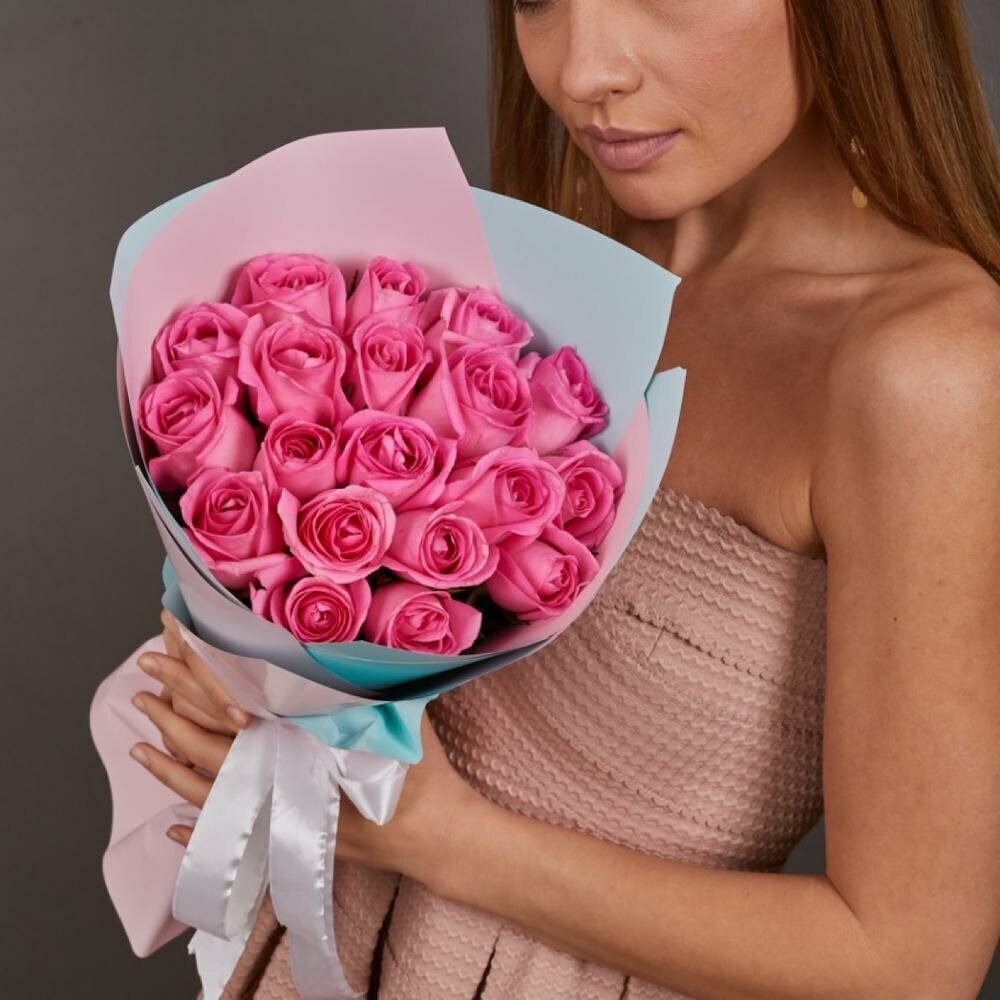 Монобукет из 19 нежных розовых роз сорта Аква. Для самых любимых.