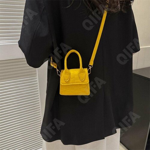 фото Сумка , фактура бархатистая, желтый chine