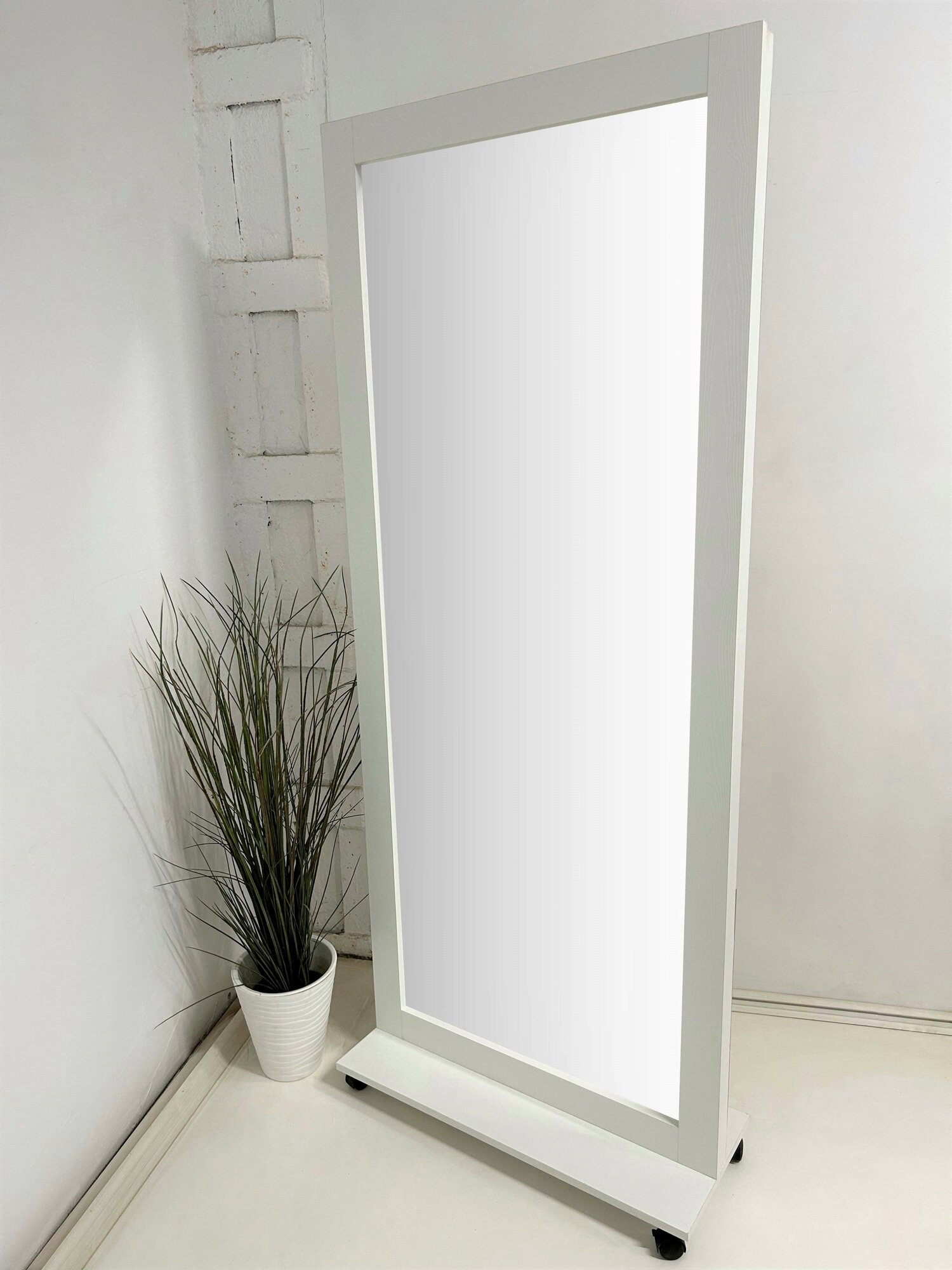 Зеркало в раме BeautyUp 179/75 цвет "Белый" на подставке с колесиками - фотография № 6