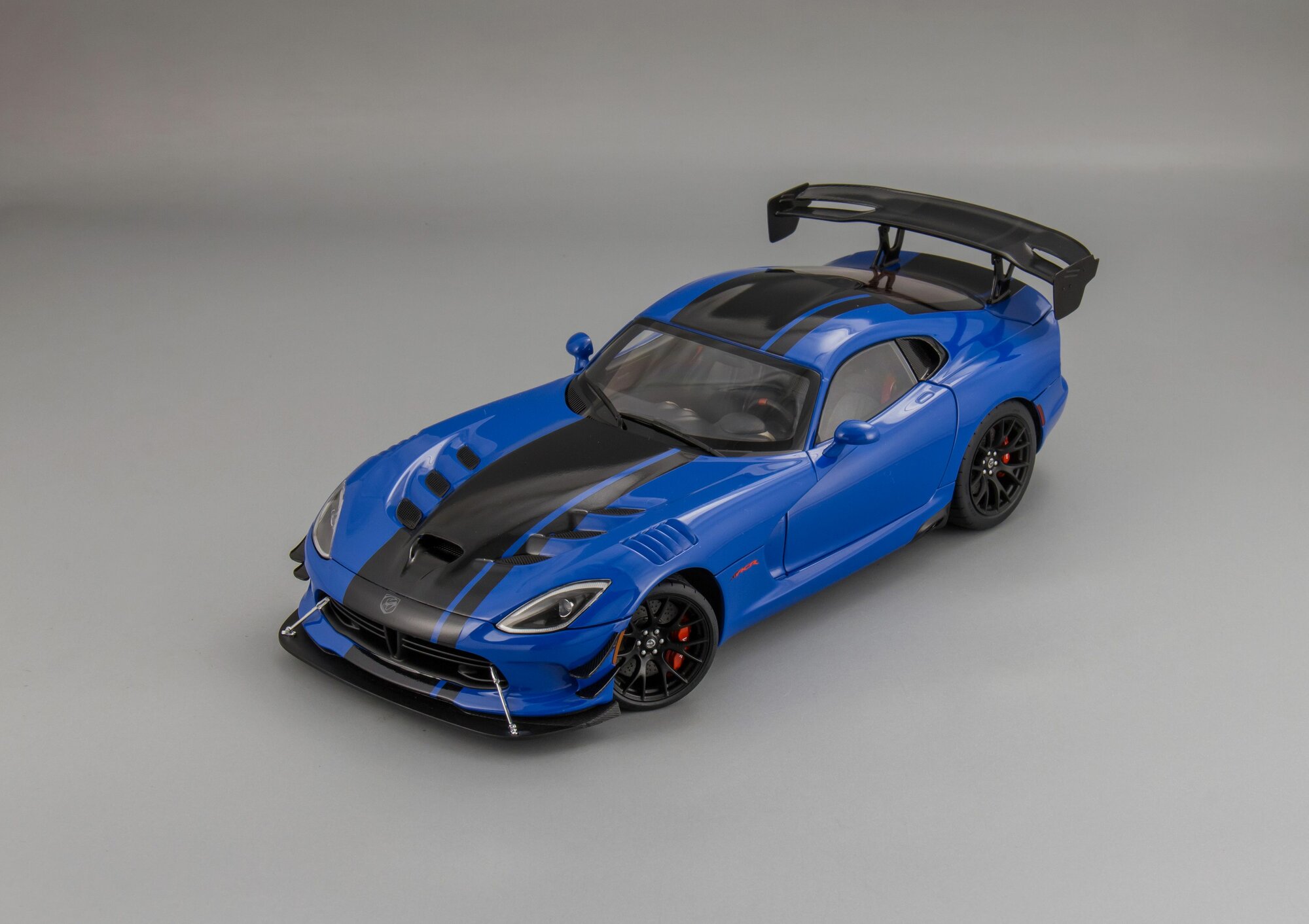 Коллекционная масштабная модель 1:18 Dodge Viper ACR 2017 от AUTOart