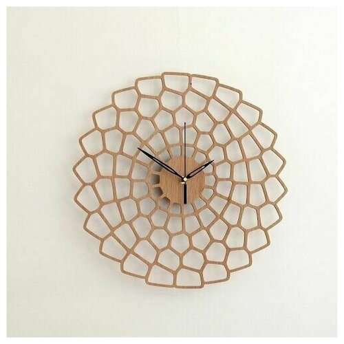 Часы деревянные настенные с геометрическим рисунком в интерьер кофейни кафе диаметр 35 см 1800₽