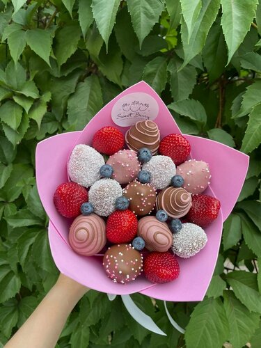 Изображение товара Удивительный букет на 8 марта "Вдохновение" в размере S от Sweet Berry