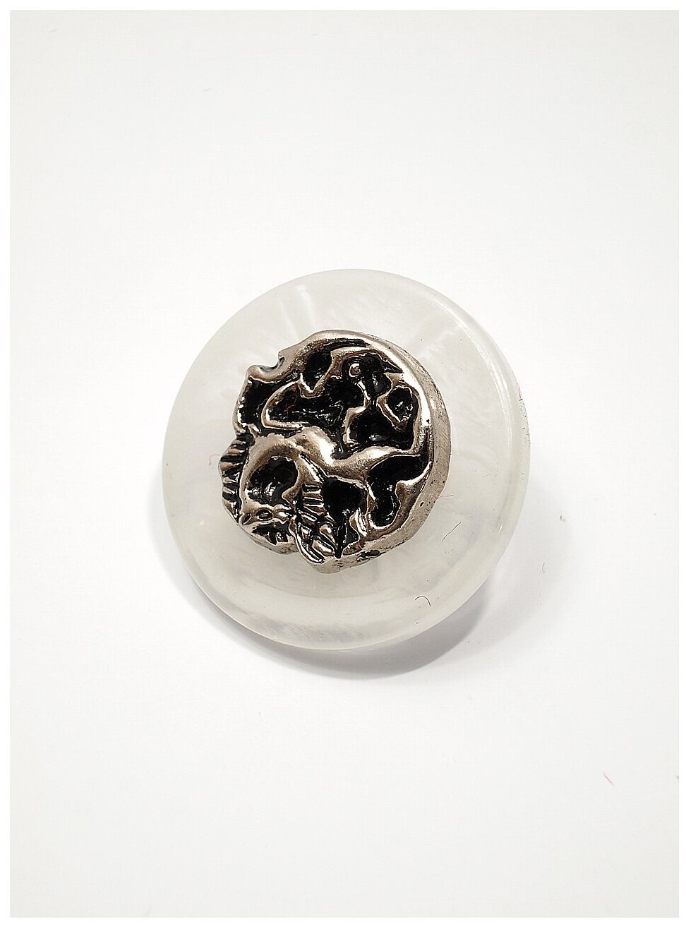 Пуговицы на ножке, средние, 18 мм, белые, вставка черненое серебро, 6 шт. в упаковке. Для женской и детской одежды. Для шитья и рукоделия