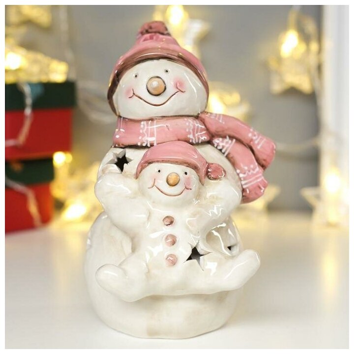 Сувенир керамика свет "Снеговик со снеговичком в розовых колпаках" 17,5х11х12,5 см для дома