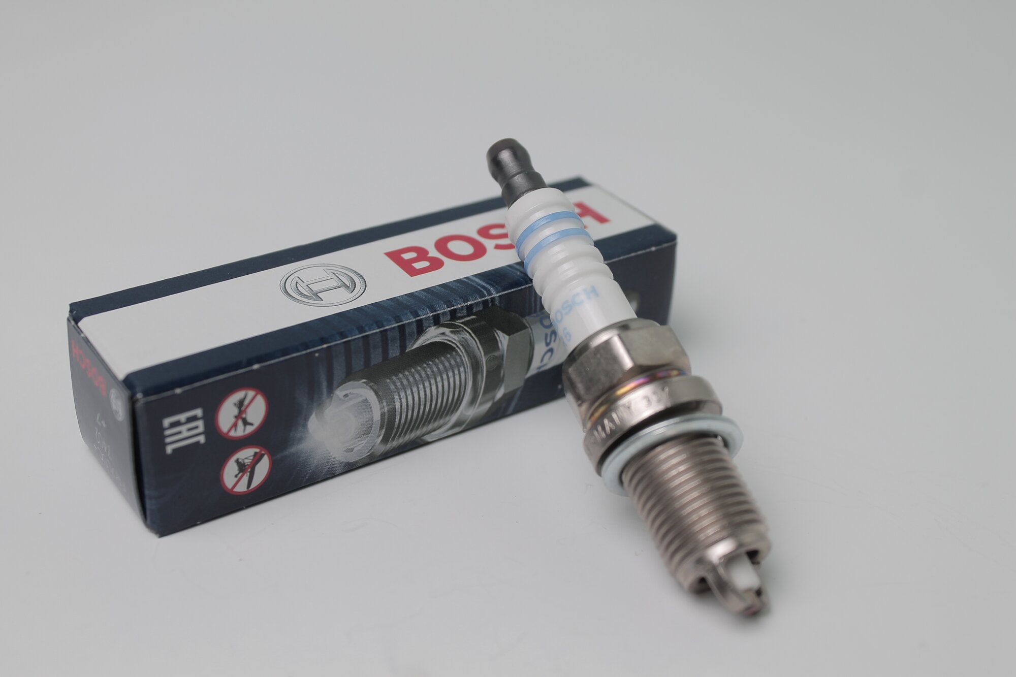Свеча зажигания BOSCH FR7LDC / 0242235668 LADA Largus VW Passat RENAULT Logan AUDI A4 BMW 3 - 1 шт.