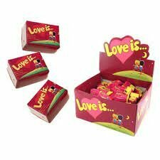 LOVE IS. Жевательная резинка ЛАВ из со вкусом вишни и лимона 4,2г (100 шт/уп) бордовая коробка