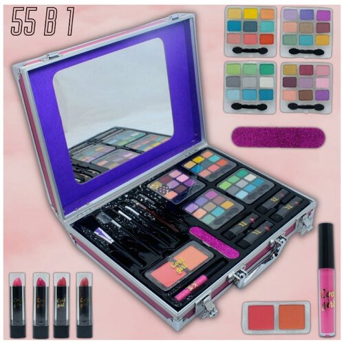 Набор детской косметики в чемоданчике.