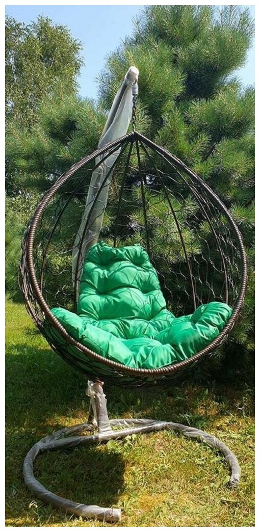 Подвесное кресло кокон с ротангом коричневое, подушка зеленая