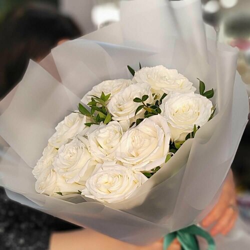 Потрясающий букет роза Плая Бланка в стильной упаковке