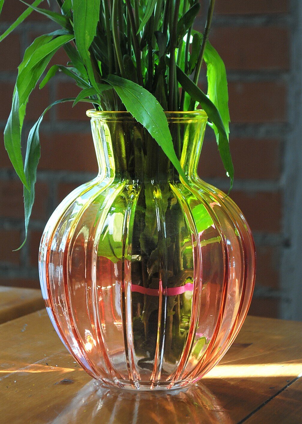 Ваза для цветов стеклянная 19,5 см, 1750 мл. / разноцветная / цветная / прозрачная Желтая / оранжевая