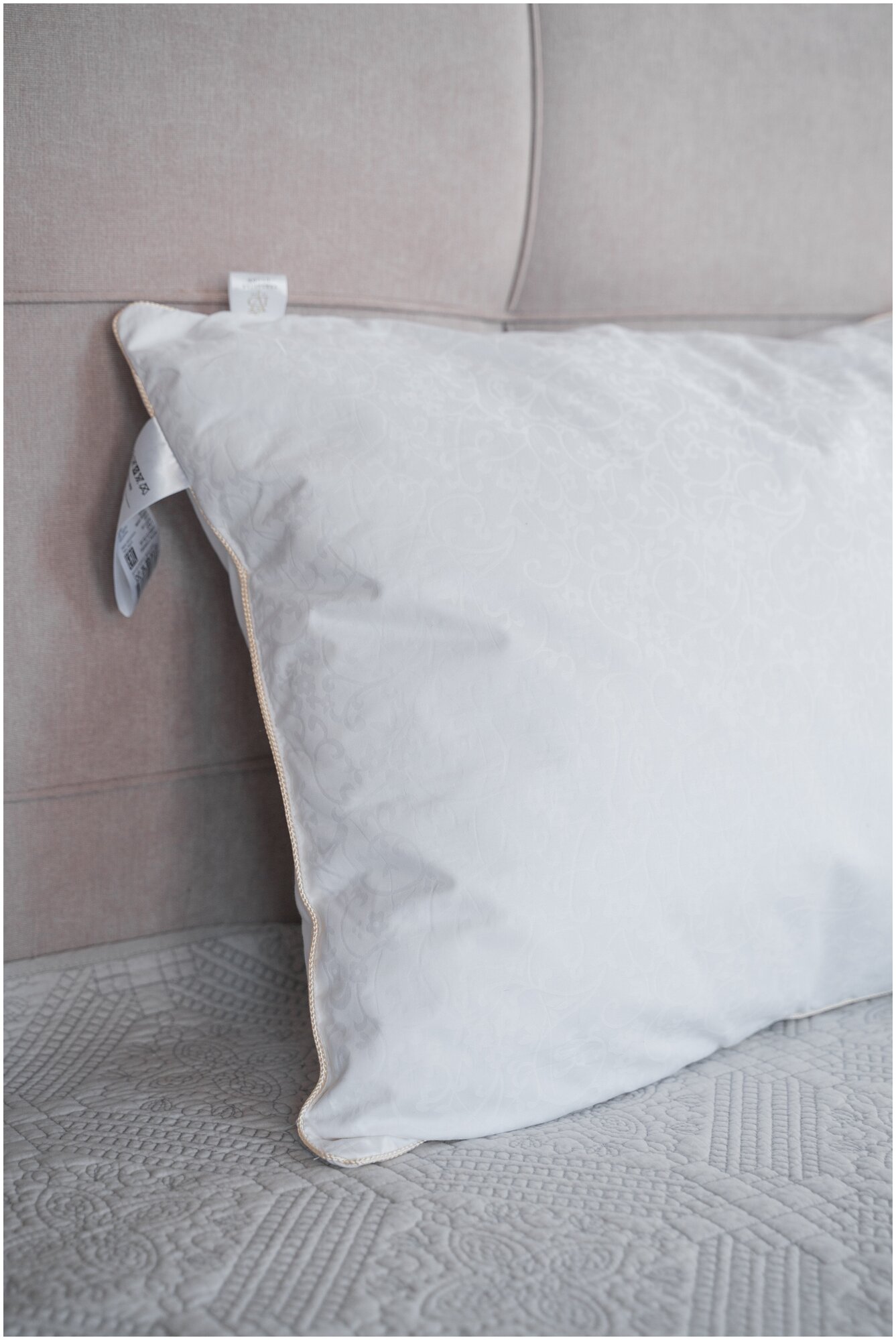Пухоперовая подушка Versalise Decor, Магия сна, 50х68 см, натуральная, мягкая - фотография № 4