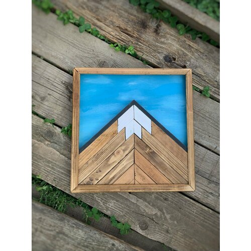 Панно. Горы. День.