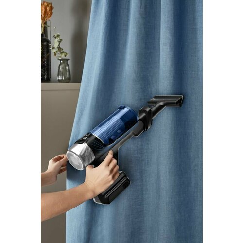 Tefal X-Force Flex 9.60 Aqua TY20C7WO с автоматической регулировкой мощности, с насадкой для влажной уборки, черный/синий