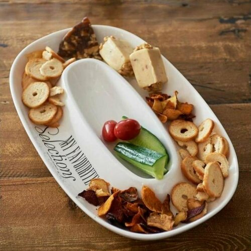 Блюдо для закусок RIVIERA MAISON MY FAVORITE SELECTIONS 368070 215x354x35 белый