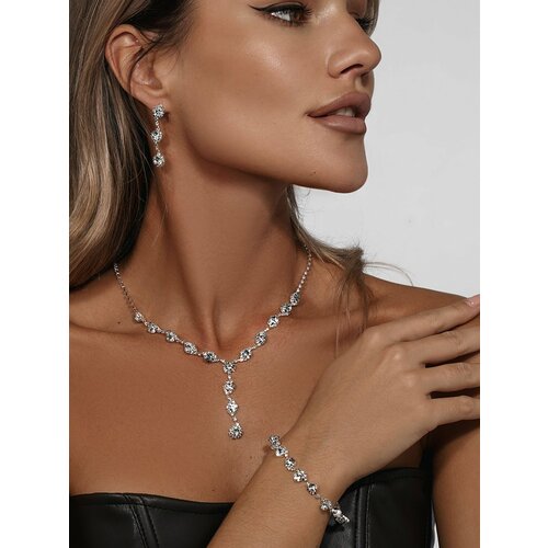 Комплект бижутерии LUMINA серьги колье размер кольца 13 серебряный 2520₽