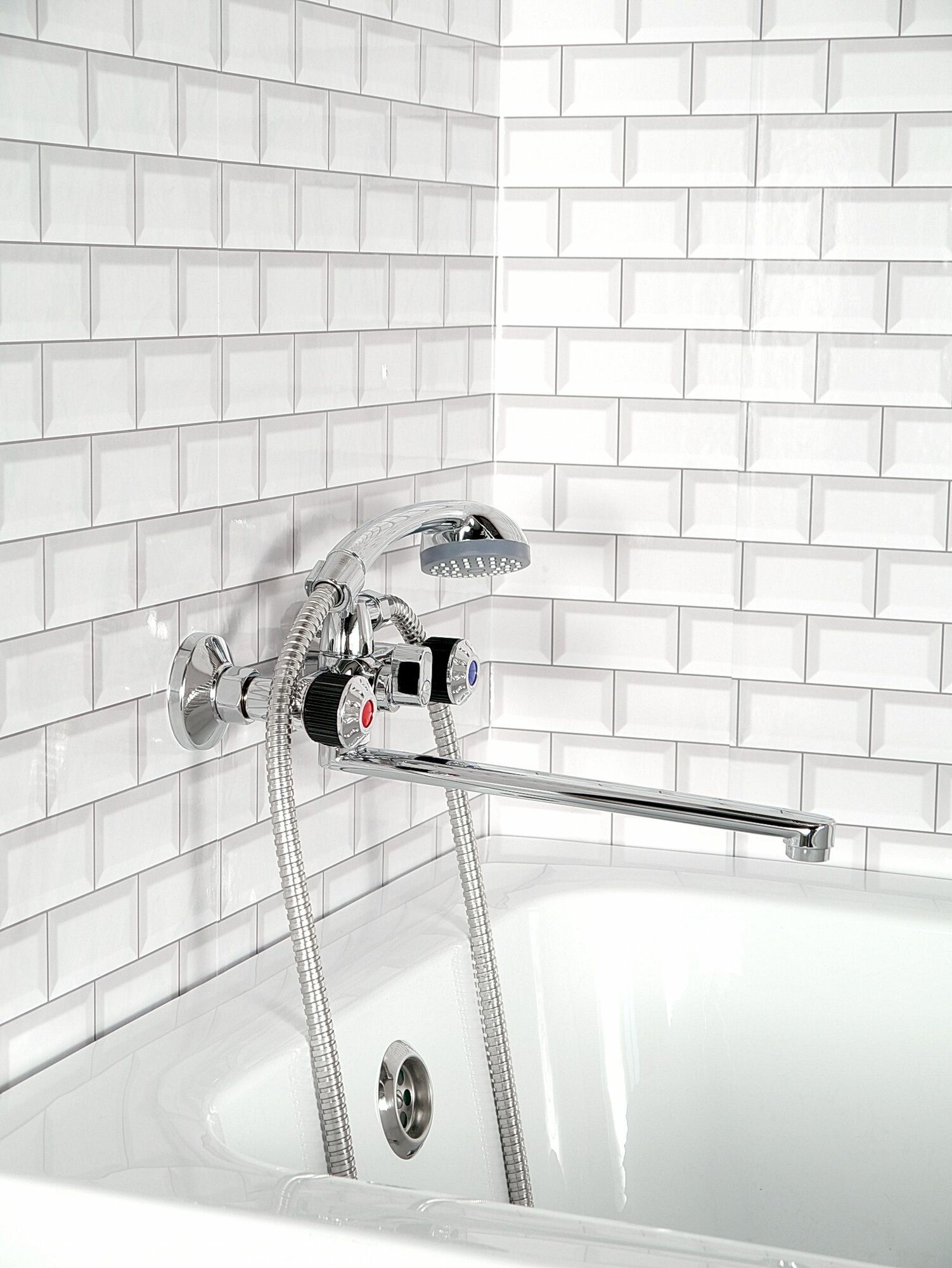 Смеситель Эверест, цинковый сплав, аэратор, лейка, поворотный, глянцевый — фото 1