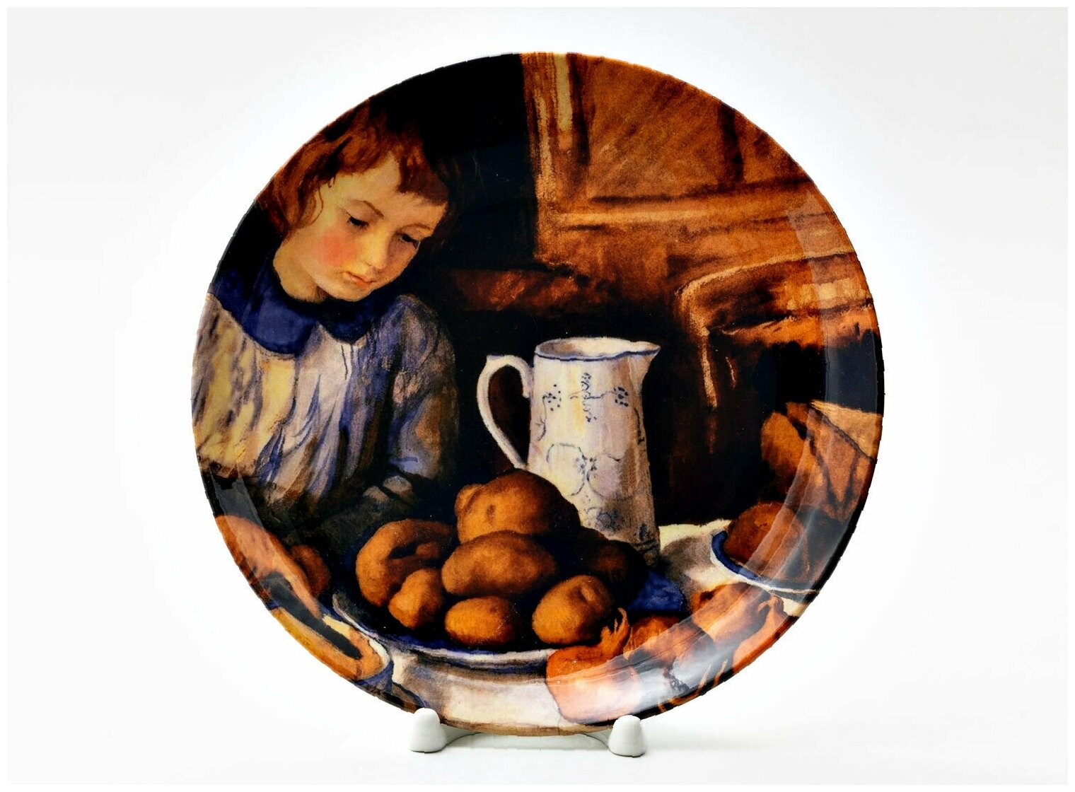 Декоративная тарелка Серебрякова Зинаида Катя у кухонного стола