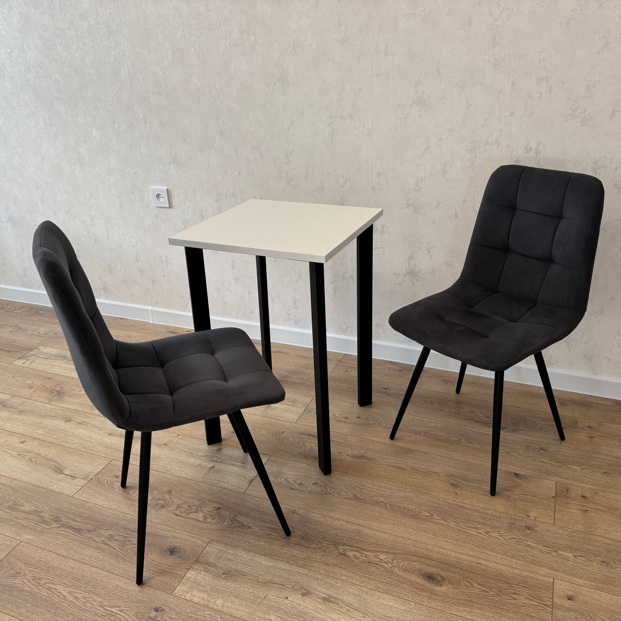 Стол обеденный Белый 60*50 см. Ножки черные