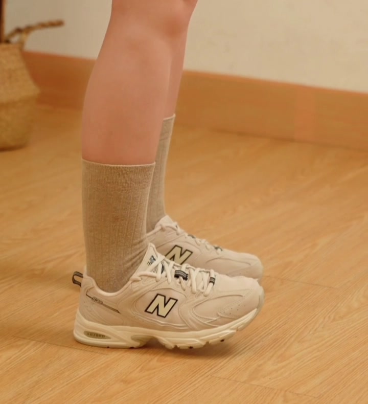 Кроссовки New Balance 530, полнота D, размер 39.5 EU | 6.5 US, бежевый — фото 1