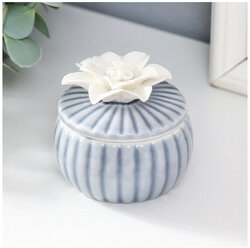 Шкатулка керамика "Белый цветок" голубая 7х7х6 см 9413459