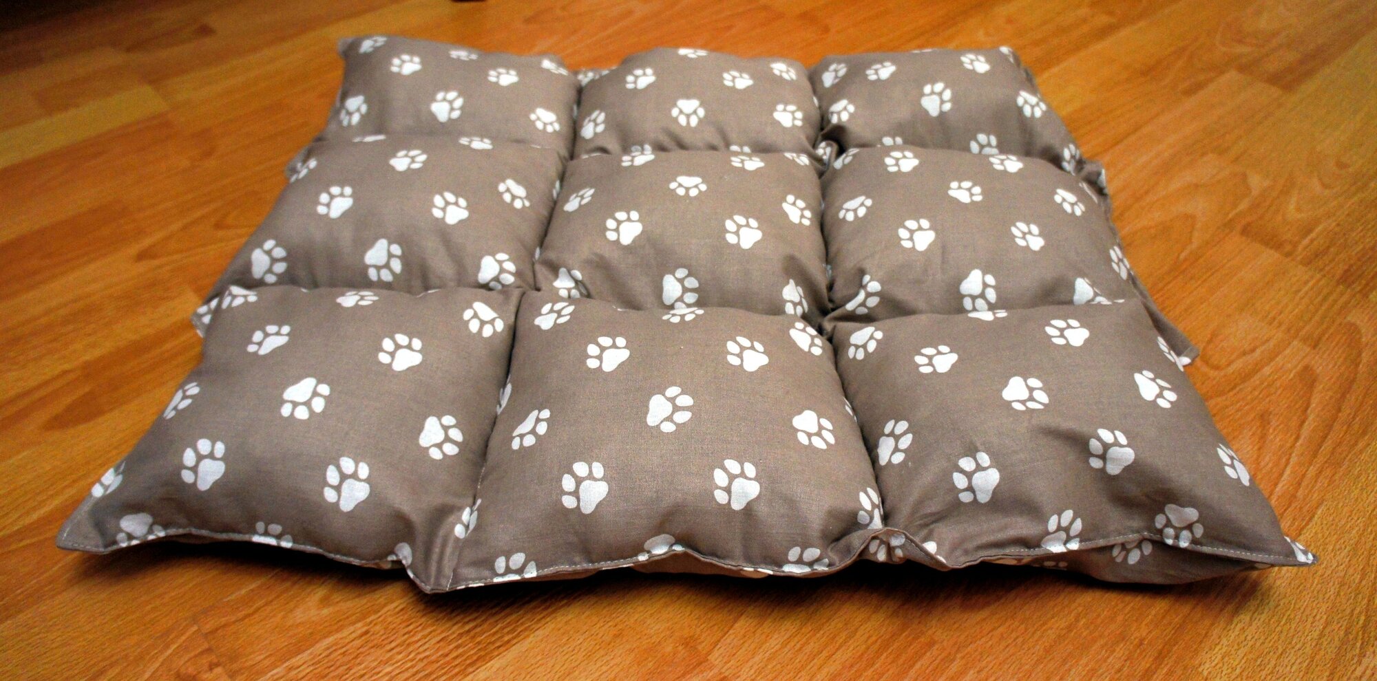 Лежанка-матрас для собак и кошек Лапки в шоколаде. Размер 60х70 - фотография № 2