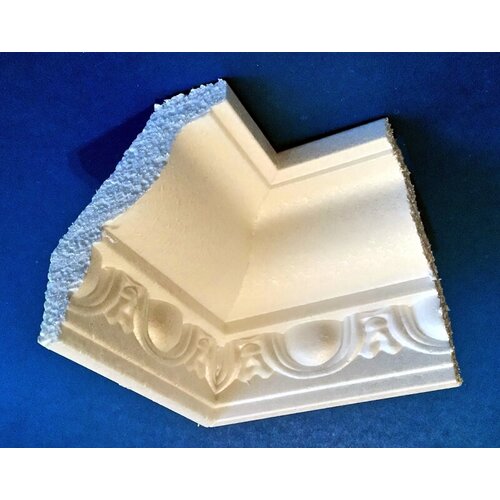 Угол внутренний к плинтусу Decor-Ek D101-80 UV, 1шт