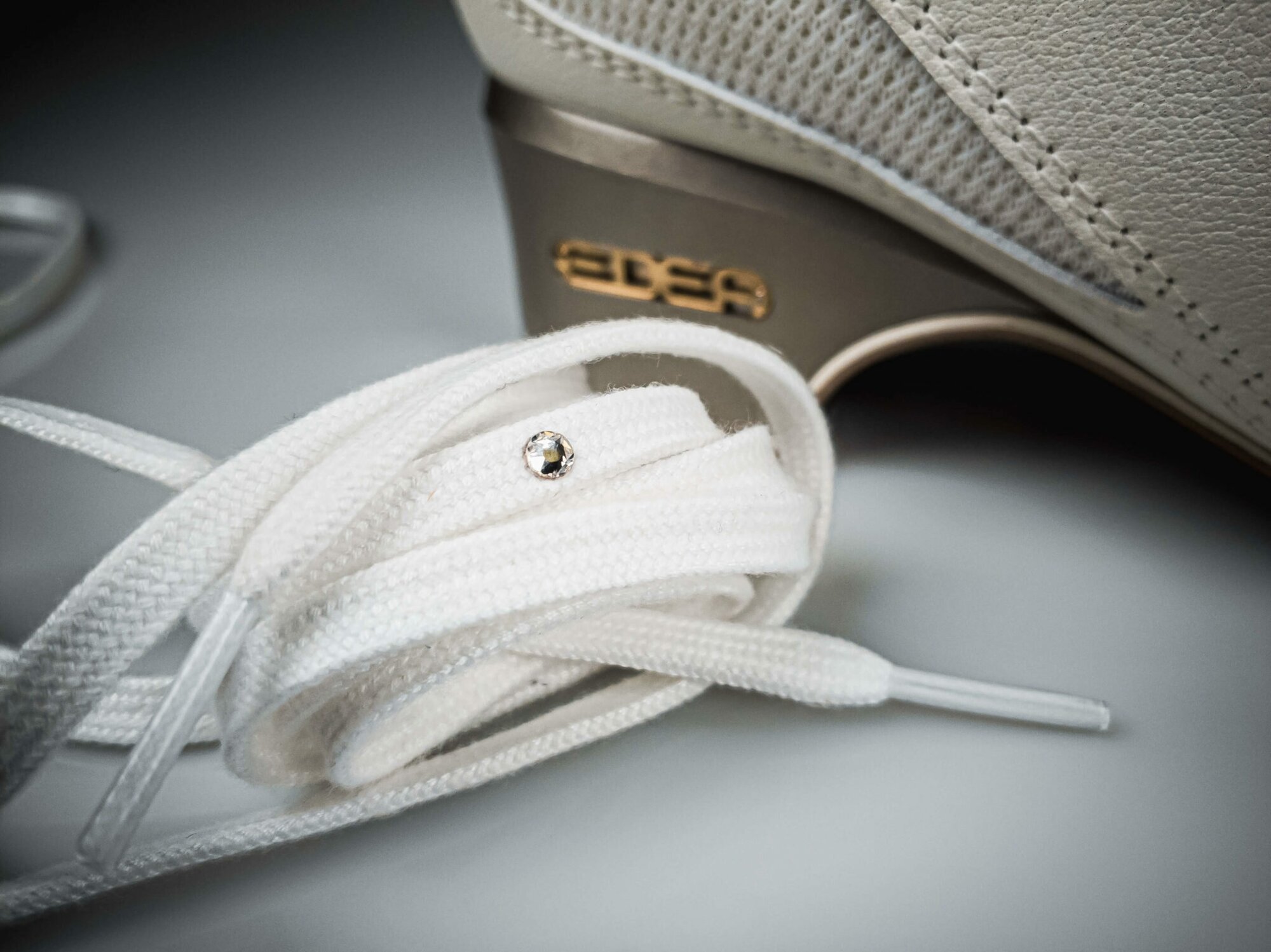 Шнурки для ботинок и коньков EDEA белые с кристаллом 240 - фотография № 2