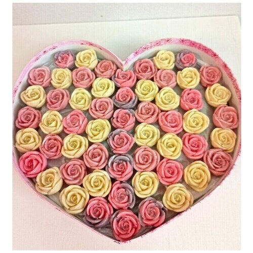 Букет из шоколадных роз 57 цветов в коробке сердце 57KKROSSZRSH KupiTrend
